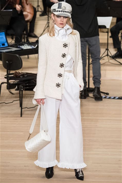 collezione autunno inverno 2018 chanel|Chanel Haute Couture: la sfilata Autunno Inverno 2018.